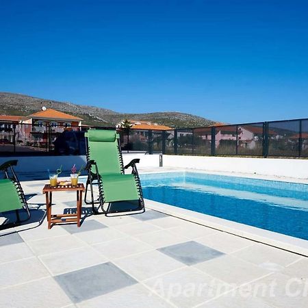 Luxury Apartment Charm With Pool Trogir Buitenkant foto