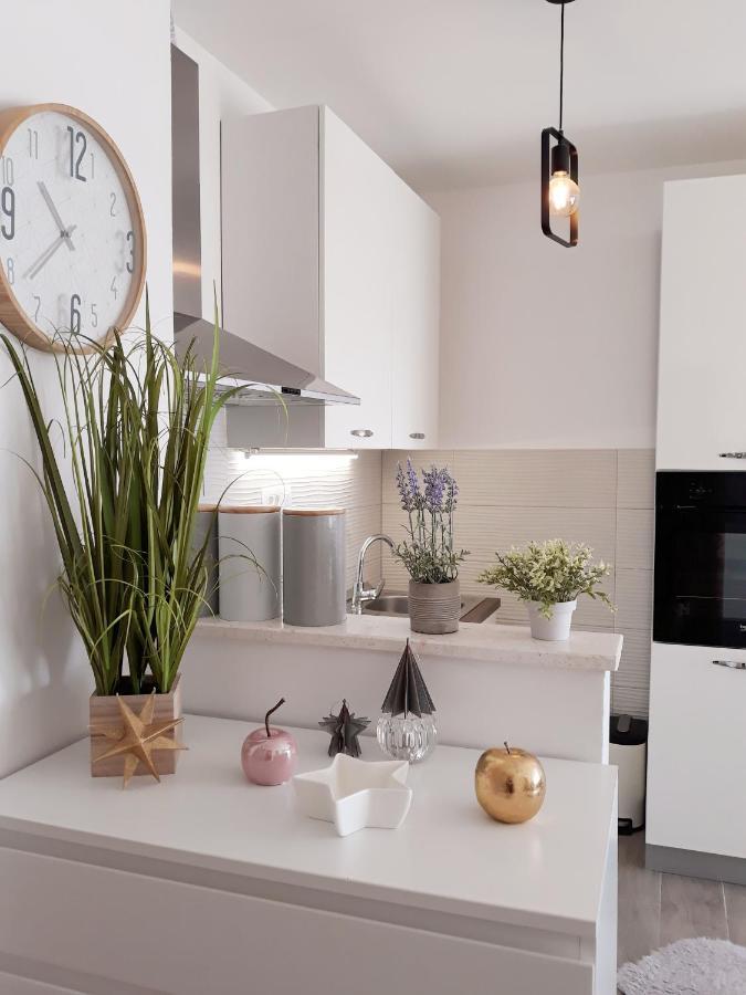 Luxury Apartment Charm With Pool Trogir Buitenkant foto