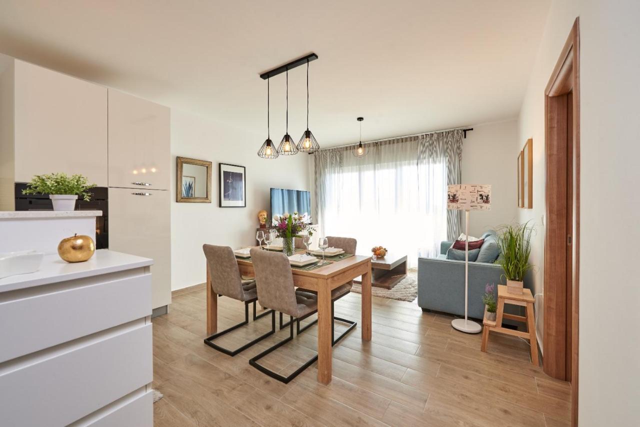 Luxury Apartment Charm With Pool Trogir Buitenkant foto